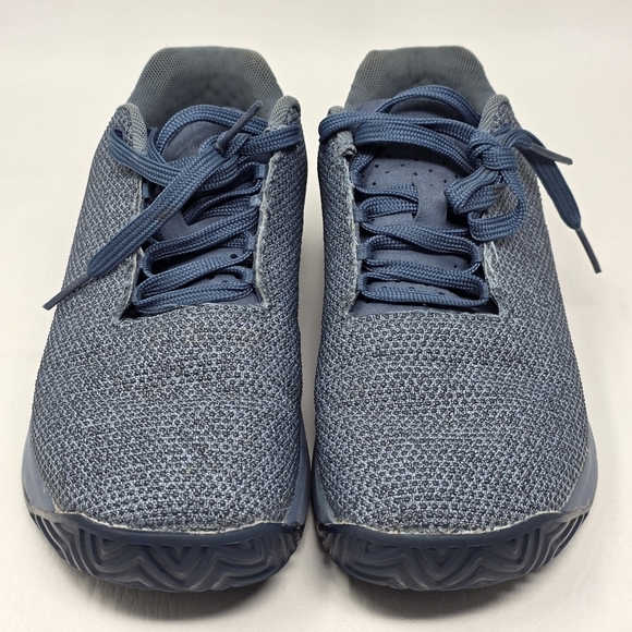 Athletic_Shoes